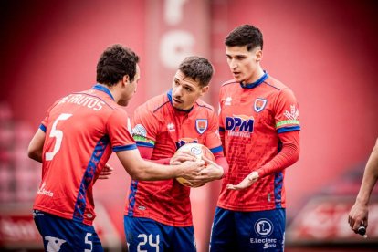 El equipo rojillo se aleja de las opciones de ascenso