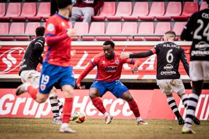 El equipo rojillo se aleja de las opciones de ascenso