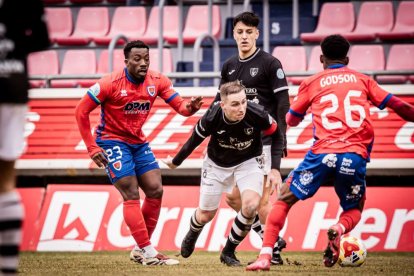 El equipo rojillo se aleja de las opciones de ascenso