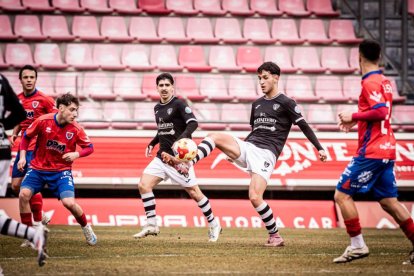 El equipo rojillo se aleja de las opciones de ascenso