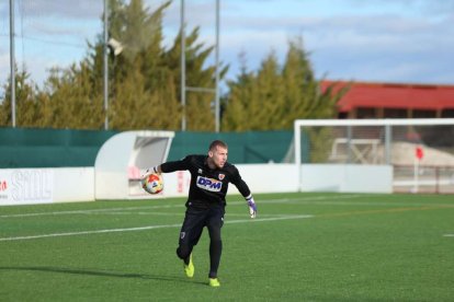 El equipo vence 1-0 a un rival de la parte alta