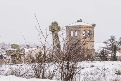 Estampas de capital y provincia con un manto blanco