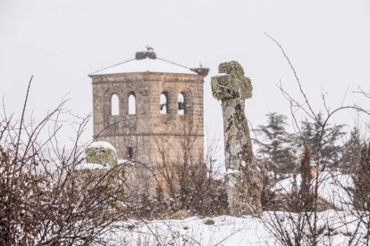 Estampas de capital y provincia con un manto blanco