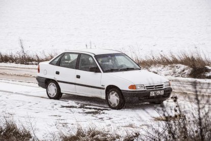 Estampas de capital y provincia con un manto blanco