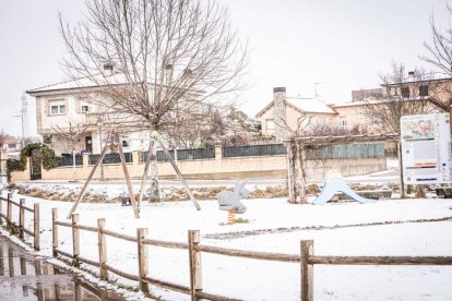 Estampas de capital y provincia con un manto blanco