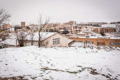 Estampas de capital y provincia con un manto blanco