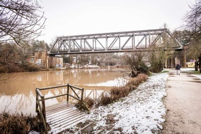 Estampas de capital y provincia con un manto blanco