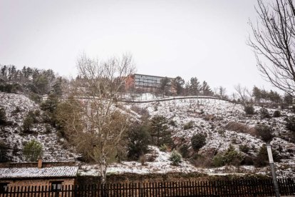 Estampas de capital y provincia con un manto blanco
