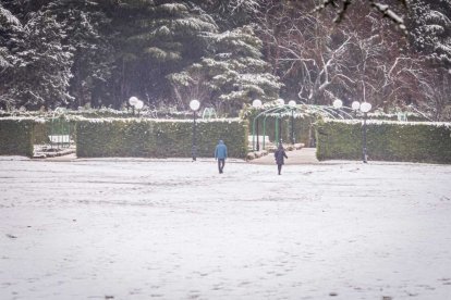 Estampas de capital y provincia con un manto blanco