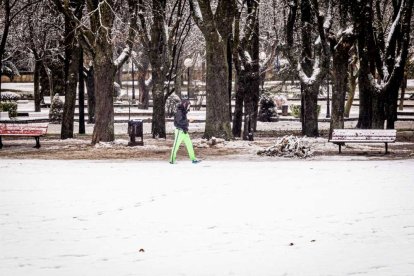 Estampas de capital y provincia con un manto blanco