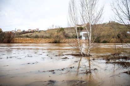 Zonas inundadas tras la fuerte crecida del río.