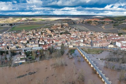 Imágenes aéreas de la crecida del Duero en Soria.