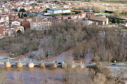Imágenes aéreas de la crecida del Duero en Soria.