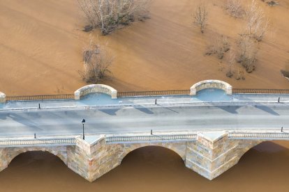 Imágenes aéreas de la crecida del Duero en Soria.