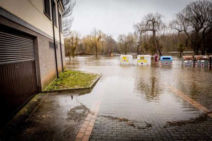 Las zonas aledañas al cauce permanecen bajo el agua