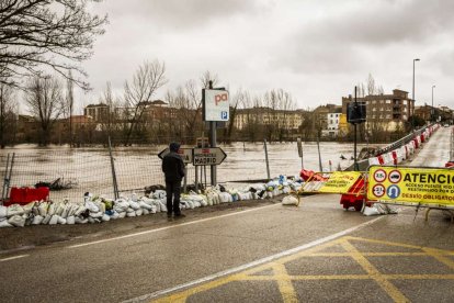 El agua baja desbocada a su paso por la villa adnamantina