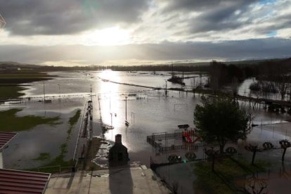 Infraestructuras inundadas en el municipio ribereño