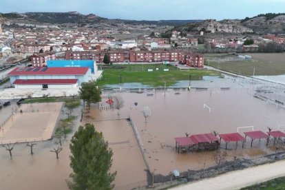 Infraestructuras inundadas en el municipio ribereño
