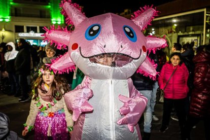 Un desfile de disfraces muy divertido y elegante