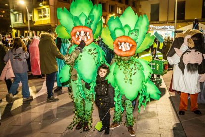 Un desfile de disfraces muy divertido y elegante