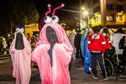Un desfile de disfraces muy divertido y elegante
