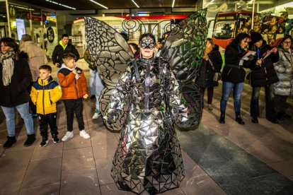 Un desfile de disfraces muy divertido y elegante