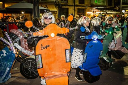Un desfile de disfraces muy divertido y elegante