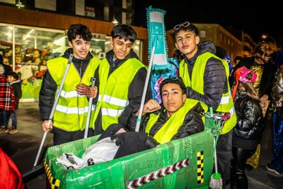 Un desfile de disfraces muy divertido y elegante