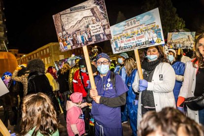 Un desfile de disfraces muy divertido y elegante