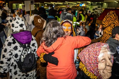 Un desfile de disfraces muy divertido y elegante