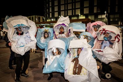 Un desfile de disfraces muy divertido y elegante