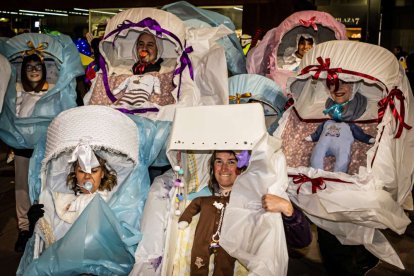 Un desfile de disfraces muy divertido y elegante