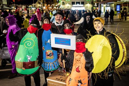 Un desfile de disfraces muy divertido y elegante