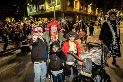 Un desfile de disfraces muy divertido y elegante