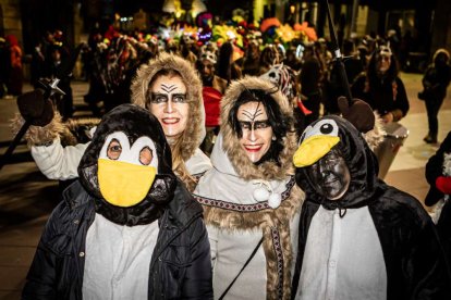 Un desfile de disfraces muy divertido y elegante