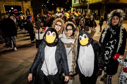Un desfile de disfraces muy divertido y elegante