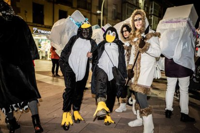 Un desfile de disfraces muy divertido y elegante