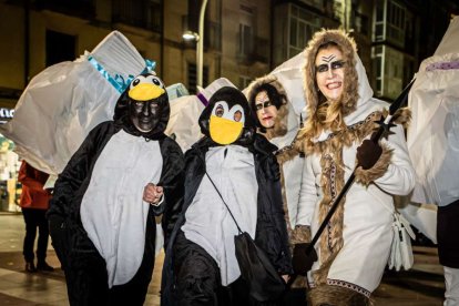 Un desfile de disfraces muy divertido y elegante