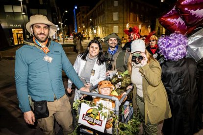 Un desfile de disfraces muy divertido y elegante