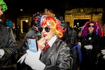 Un desfile de disfraces muy divertido y elegante