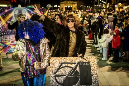 Un desfile de disfraces muy divertido y elegante