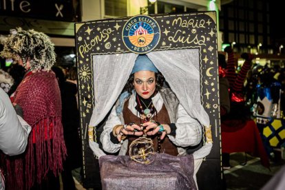 Un desfile de disfraces muy divertido y elegante
