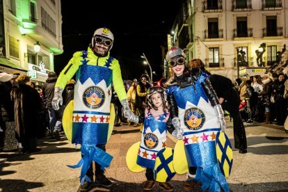 Un desfile de disfraces muy divertido y elegante