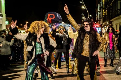 Un desfile de disfraces muy divertido y elegante