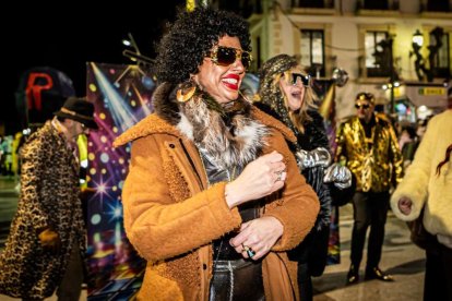 Un desfile de disfraces muy divertido y elegante