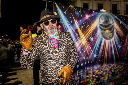 Un desfile de disfraces muy divertido y elegante