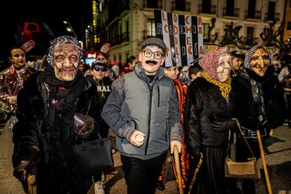 Un desfile de disfraces muy divertido y elegante