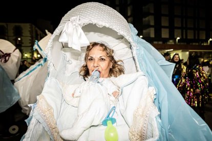 Un desfile de disfraces muy divertido y elegante