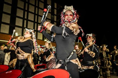 Un desfile de disfraces muy divertido y elegante