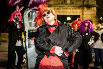 Un desfile de disfraces muy divertido y elegante